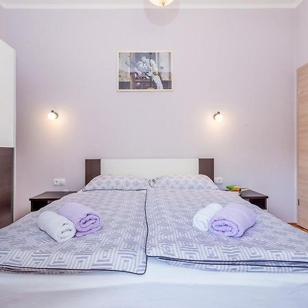 Apartments Krc Pinezići Kültér fotó