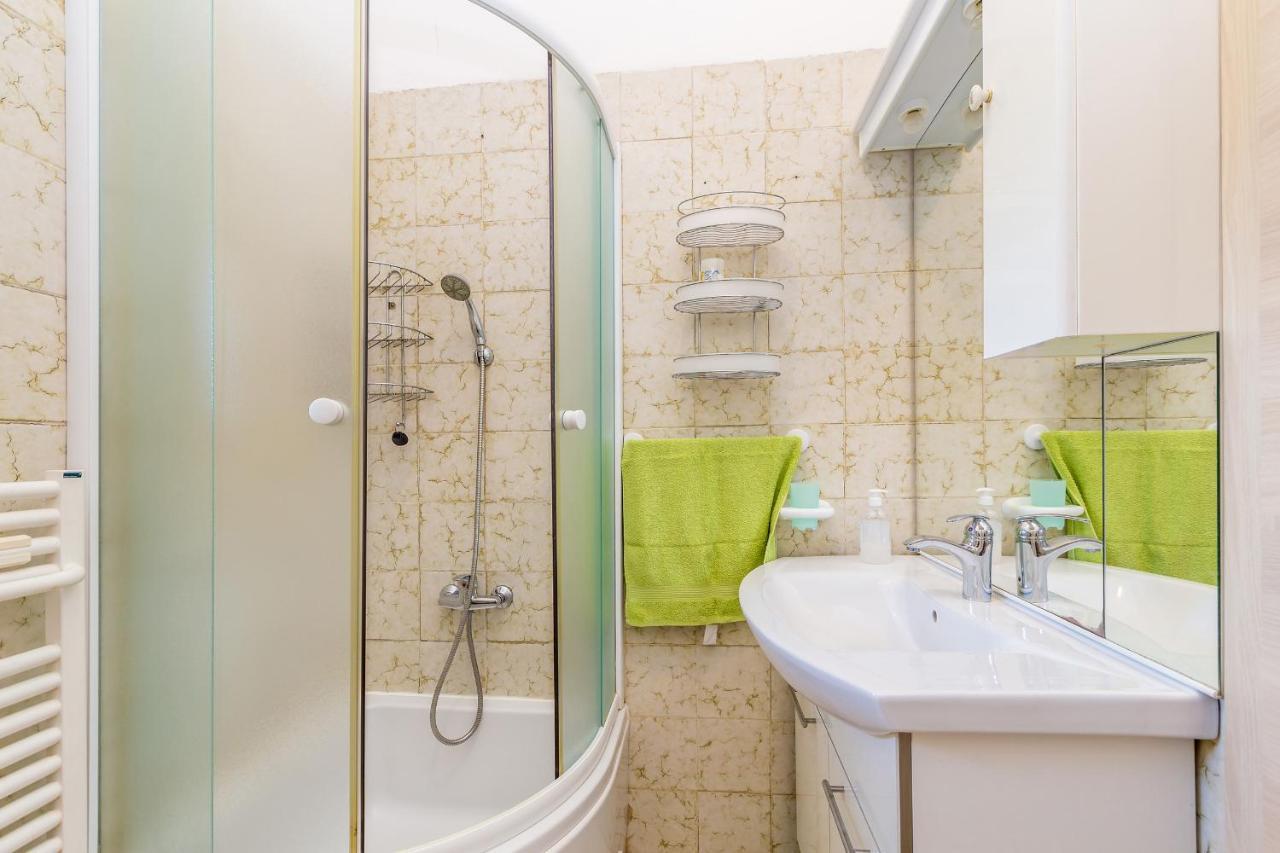 Apartments Krc Pinezići Kültér fotó