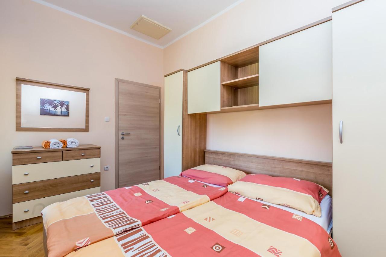 Apartments Krc Pinezići Kültér fotó